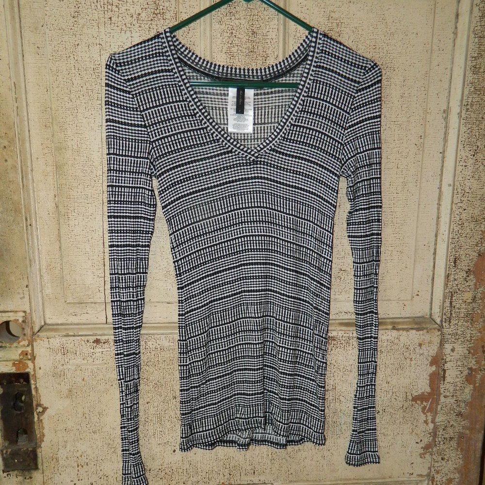 BCBGMaxAzria Long Sleeve Long Line Shirt Size Small (M-39)